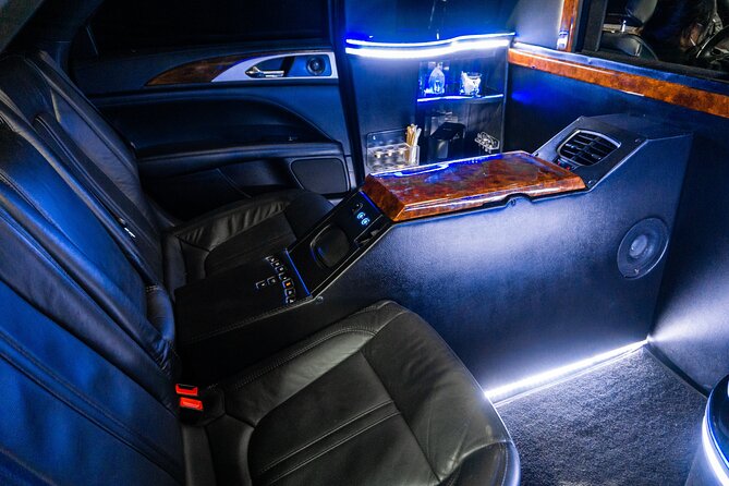 Lincoln Stretch limo from Cancun Hotel Zone to Cancun Airport - Airport arrival: getting to Cancun International without last-second stress