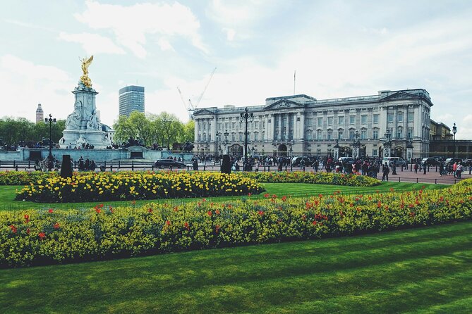 London 4 Hour Private Car Tour Hotel Pick Up and Drop Off - Buckingham Palace gates: the classic photo stop
