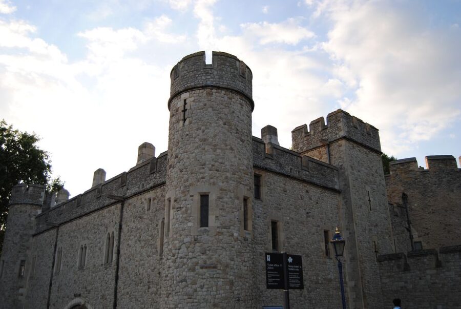 London: Private Chauffeur-Driven Sightseeing Tour - Should You Book This Private Chauffeur-Driven Tour?