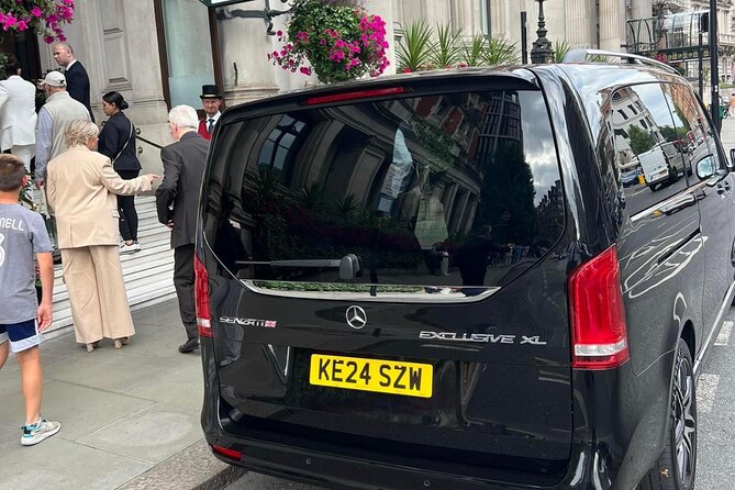 London sightseeing tour with a chauffeur driver - Comfort extras that add up fast: water and WiFi