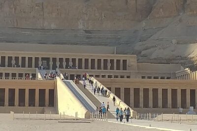 Luxor with private car and private tour guide from Hurghada - Deir el-Bahari and Hatshepsut: one hour in three levels