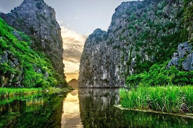 Luxury Hoa Lu - Tam Coc 1 Day Tour From Hanoi - By Limousine & Small Group - A Fast Way From Hanoi to Hoa Lư and Tam Cốc