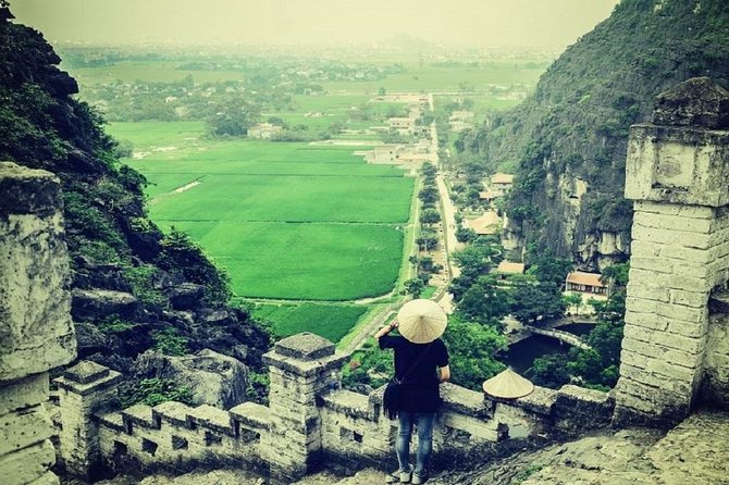 Luxury Hoa Lu - Tam Coc - Mua Cave 1 Day Tour - By Limousine & Small Group - Hoa Lu Ancient Capital: a morning stop with real Vietnam weight