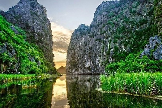 Luxury Hoa Lu - Tam Coc - Mua Cave 1 Day Tour - By Limousine & Small Group - Mua Cave climb and the view from Lying Dragon Mountain