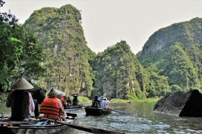 Luxury Hoa Lu - Tam Coc - Mua Cave 1 Day Tour - By Limousine & Small Group - Tam Coc bamboo boat: the cave system that makes the trip feel special