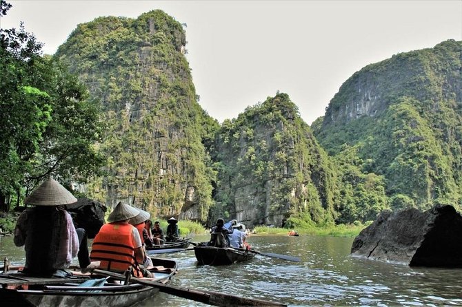 Luxury Hoa Lu - Tam Coc - Mua Cave 1 Day Tour - By Limousine & Small Group - Tam Coc bamboo boat: the cave system that makes the trip feel special