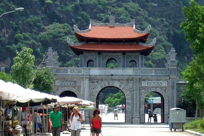 Luxury Hoa Lu - Trang An - Mua Cave 1 Day Tour - By Limousine & Small Group - Buffet lunch in Ninh Binh: your energy plan before caves and stairs