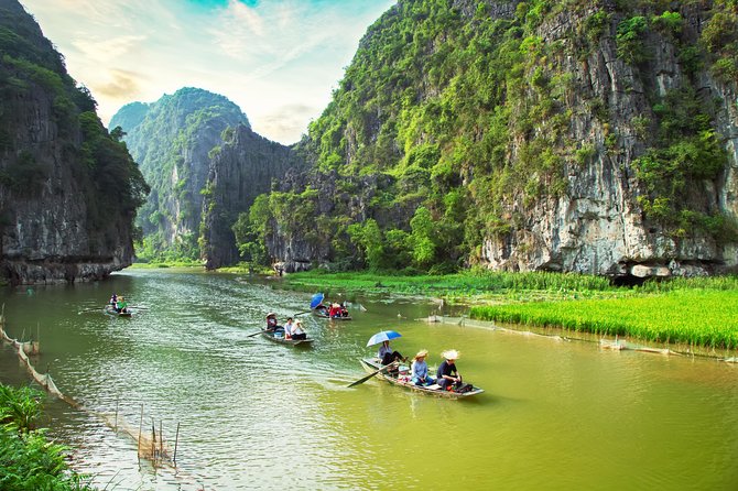 Luxury Hoa Lu Trang An Mua Cave Amazing View - Small Group Tour - Limousine Bus - Buffet lunch in Hoa Lu: a real meal break (not a snack trap)