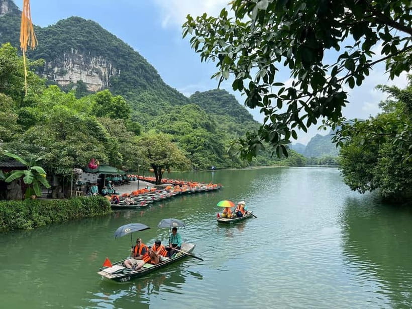 Luxury Limousine Tour: Hoa Lu, Trang An/Tam Coc & Mua Cave - Trang An River Boat Trip: UNESCO Caves Without the Stress