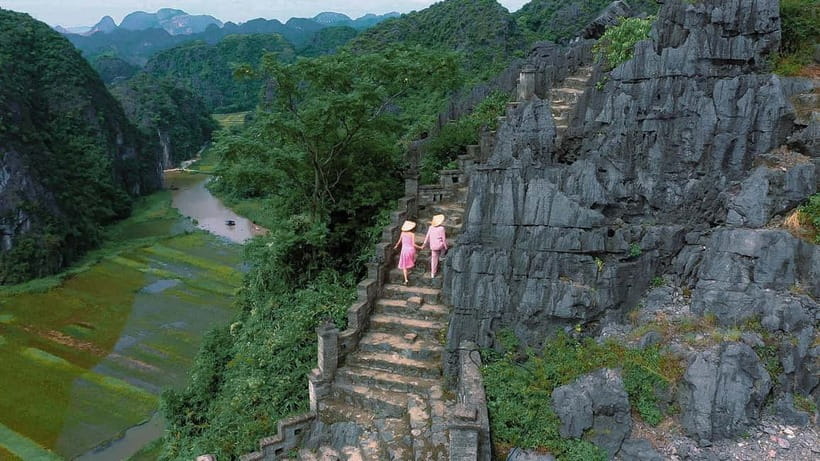 Luxury Limousine Tour: Hoa Lu, Trang An/Tam Coc & Mua Cave - Hang Mua (Mua Cave): The 500 Steps and the View That Finishes the Day