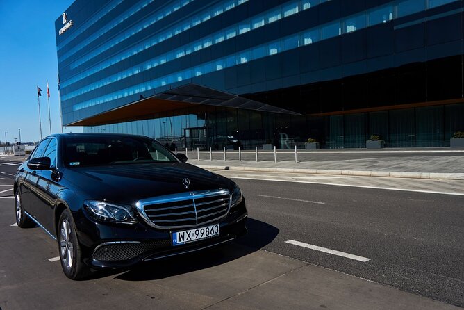 Luxury Warsaw Chopin Airport Transfer by private Limousine - Flight Delays Handled with Tracking and a Built-In Waiting Hour