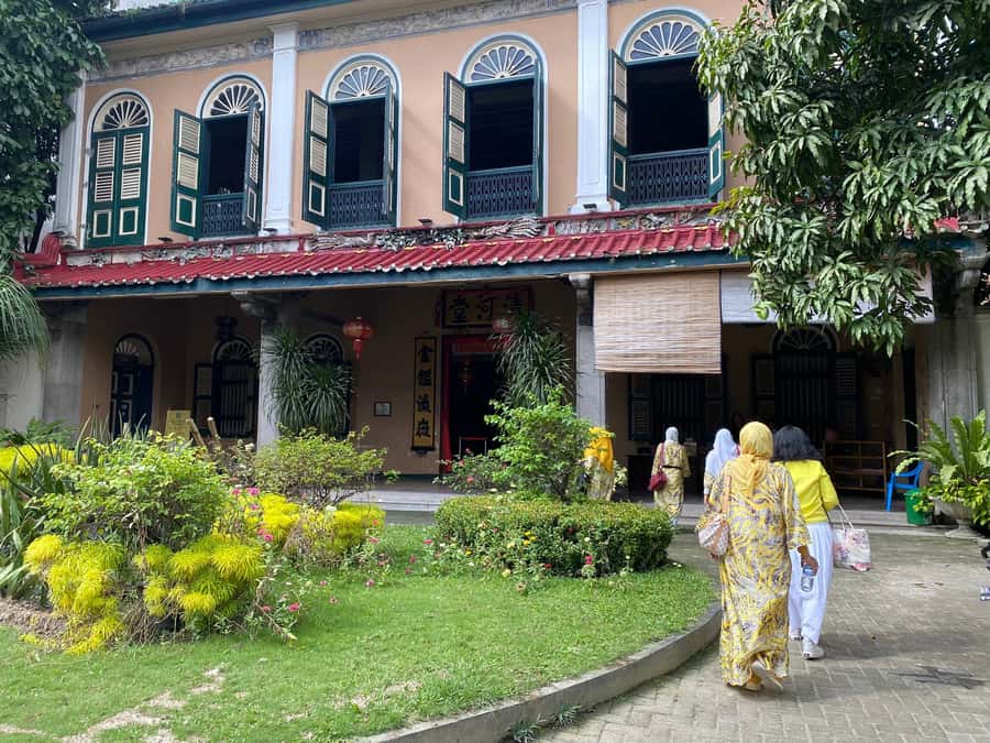 MEDAN : Private Car Driver For Medan Excursions - Palace Maimoon and the Tjong A Fie Museum/Mansion area