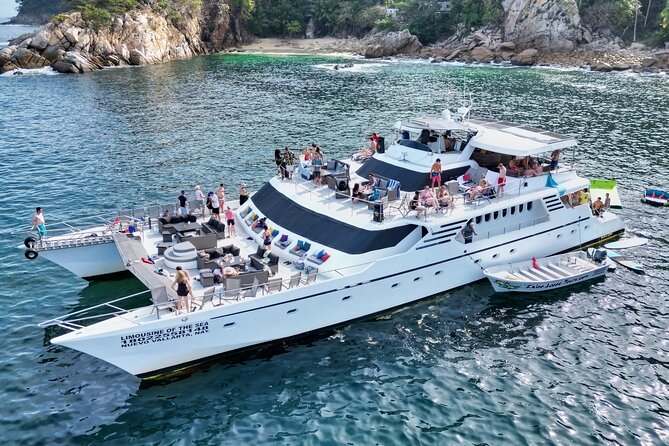 Mega Yacht Limousine of the Sea 1: Puerto Vallarta - Price and value: what $6,455 means for your group