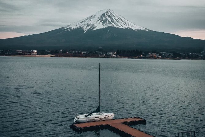 Mt. Fuji and Lake Kawaguchi Day Trip with Private Car - Oshino Hakkai: spring water scenery that feels calm after the stairs