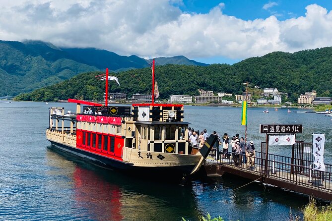 Mt.Fuji Hakone Private Tour with English Speaking Chauffeur - Oshino Hakkai: eight ponds, easy strolling, and souvenir stop energy