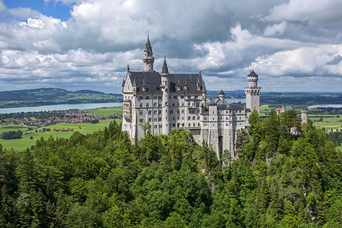 Munich private Car & Walking Tour incl. BMW World & River Surfers - Key highlights at a glance