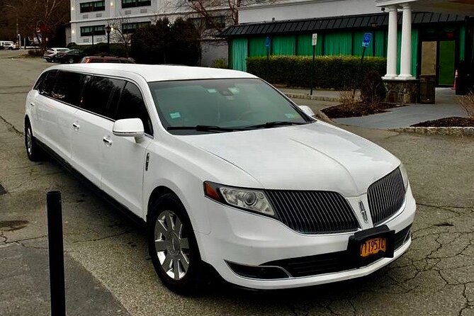 Newark (EWR) Airport Stretch Limo Service To NYC - Should you book King and Queen Limousine for EWR to NYC?