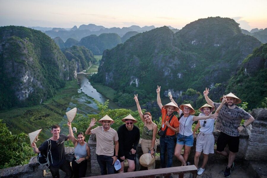 Ninh Binh 1 Day,HoaLu-Tam Coc-Mua Cave,Buffet Lunch,Limo Bus - A one-day Ninh Binh loop that actually feels like Vietnam