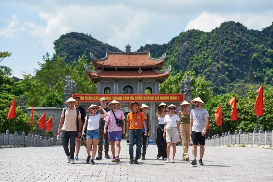 Ninh Binh 1 Day,HoaLu-Tam Coc-Mua Cave,Buffet Lunch,Limo Bus - Getting picked up and riding comfortably in a limousine