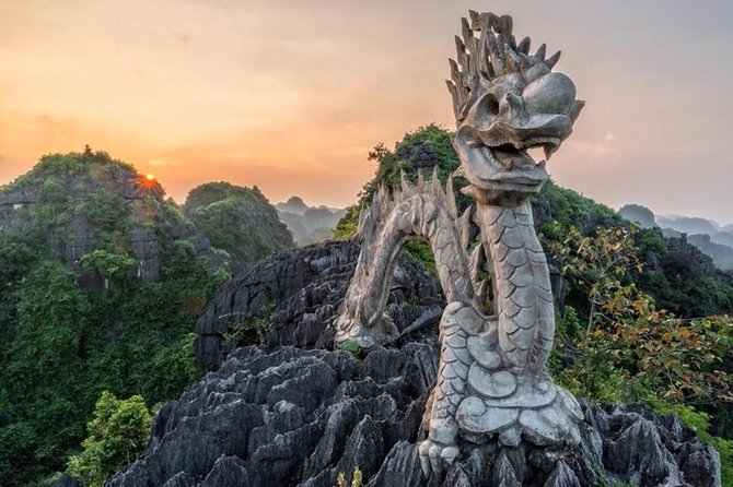 Ninh Binh 1 Day Trip With Mua Cave and Dragon Mountain Hiking - Hoa Lư Temple: A Focused Look at 18th-Century Temple Meaning