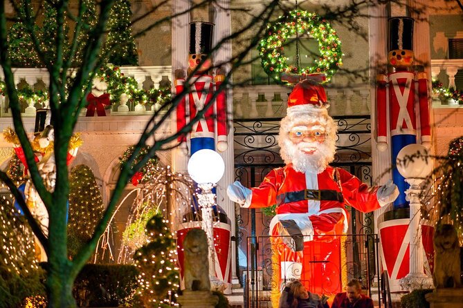 NYC Christmas Lights Tour by Limousine, SUV Or VAN. Dyker Heights - Dyker Heights Christmas Lights: Why This Neighborhood Works So Well