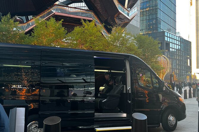 NYC Christmas Lights Tour by Limousine, SUV Or VAN. Dyker Heights - Price and Value: What $999 Per Group Really Buys
