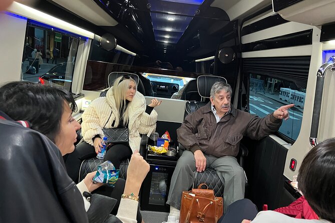 NYC Christmas Lights Tour by Limousine, SUV Or VAN. Dyker Heights - How to Get the Best Night From This 4-Hour Route