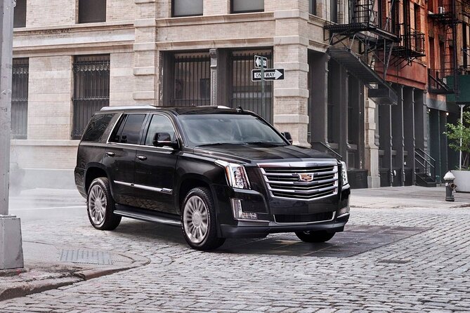 NYC VIP Private Luxury airport arrival ride by Stretch Limousine - Why private pickup beats taxi chaos at JFK, LGA, and EWR
