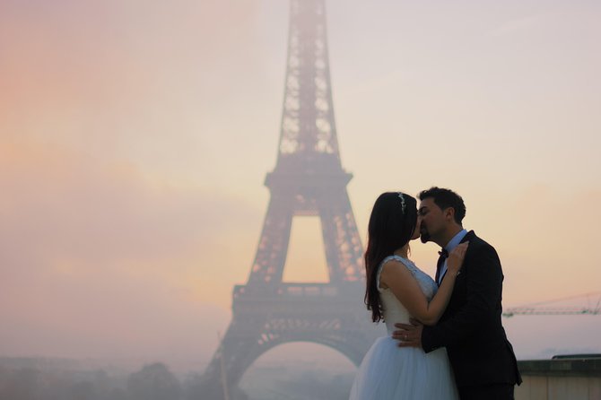 Paris Photographer: Exclusive Photoshoot with Private Car - Key things that make this photoshoot work in Paris