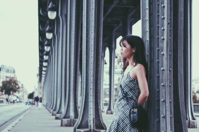 Paris Photographer: Exclusive Photoshoot with Private Car - Pont de Bir-Hakeim: under-bridge perspective with an Eiffel Tower backdrop