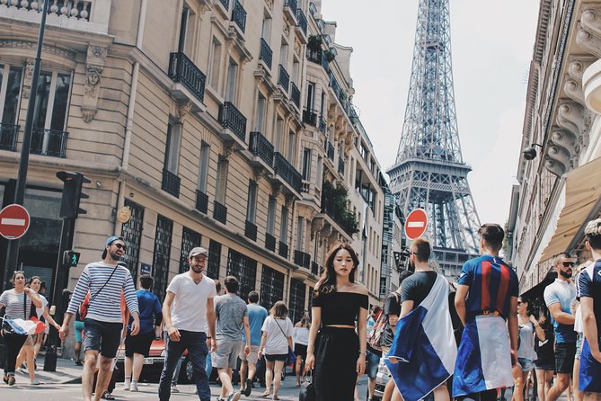Paris Photographer: Exclusive Photoshoot with Private Car - Louvre pyramid contrasts and nearby photo walks (with a key admission detail)