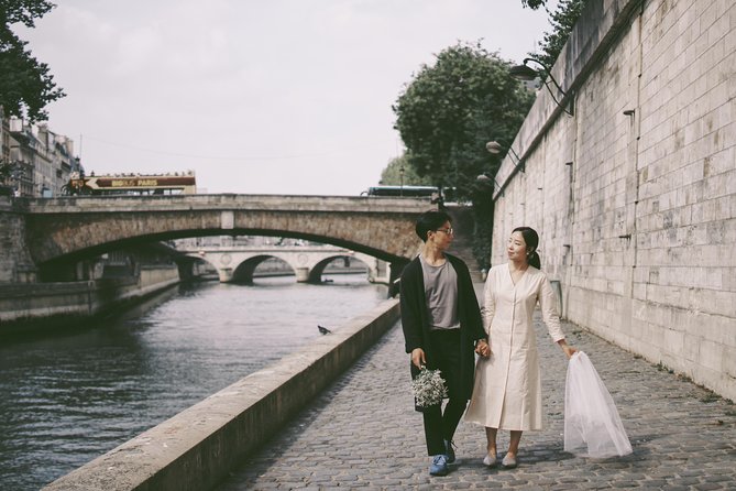 Paris Photographer: Exclusive Photoshoot with Private Car - Price and group value: what $899.44 really buys