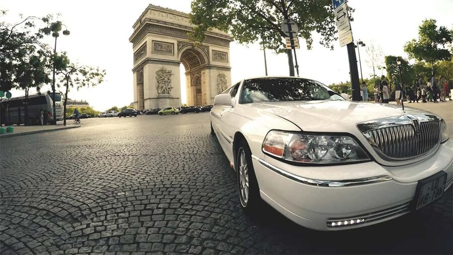 Paris: Romantic Limousine Tour - Pickup in Paris: arrive already in the mood