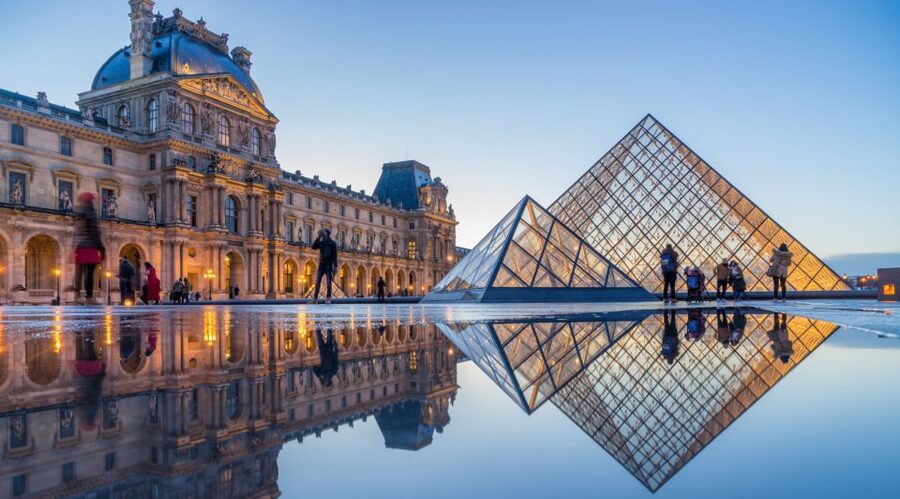 Paris's Old Town and Top 10 Sights Private Car Tour - From Hotel Pickup to the Old Town Loop