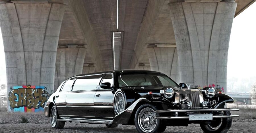 Prague: 1-Hour Vintage Limousine Rental - The photo stop viewpoint: how to get the shot you want