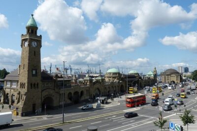 Private 3-Hour Hamburg Sightseeing Tour in a Mercedes Limousine - Tradition meets modern glass and why you’ll see Hamburg in layers