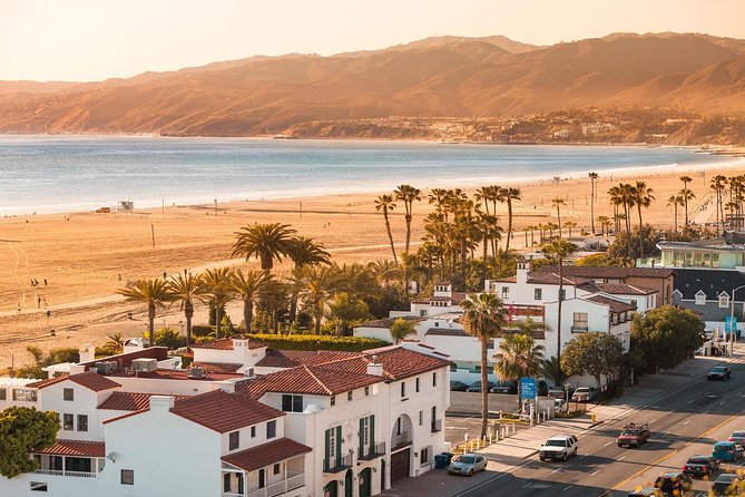 Private 4-Hour Limo Tour of LA by a TV Personality with Drinks - Sunset Strip to Beverly Hills: Celebrity Homes and Rodeo Drive Energy