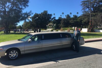Private 4-Hour Limo Tour of Los Angeles and Beaches - Starting in Santa Monica: Easy Access, Clean Logistics
