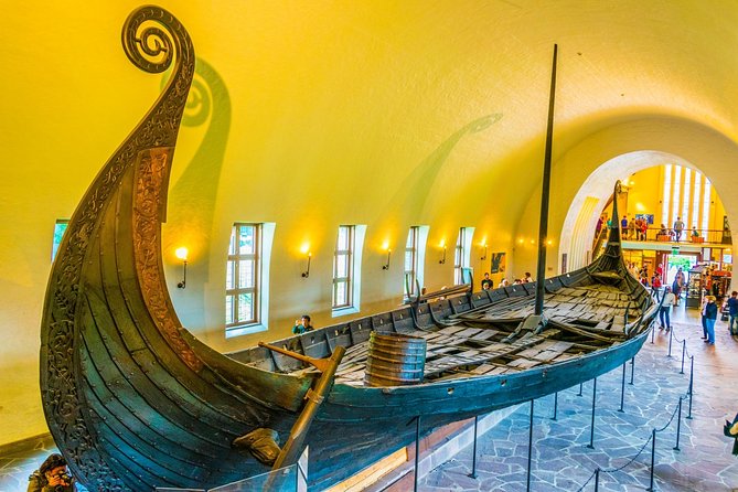 Private 5-hrs Oslo Exclusive Driverguide Luxury Limo/Van-Tour incl Museums - Fortress-and-palace area: medieval structure plus royal sculpture focus