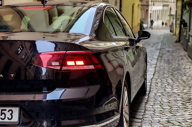 Private ARRIVAL Transfer by LIMOUSINE 3+1pax - Reliability, delays, and the one drawback to watch closely