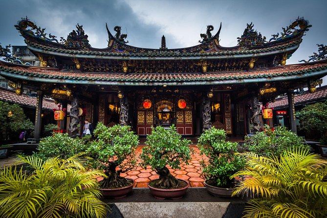 Private Car: 8 Hour Highly Customized Taipei City Exploration! - Dihua Street food stop: snacks you can treat like a mini-walk tour