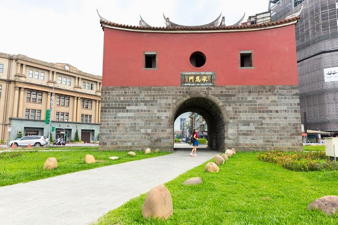 Private Car: 8 Hour Highly Customized Taipei City Exploration! - Longshan Temple: a living religious stop with strong local energy