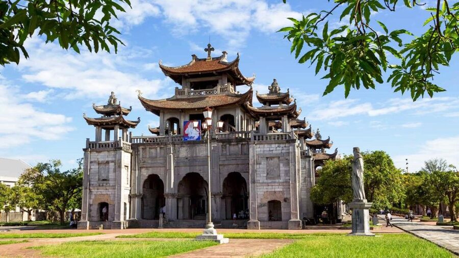 Private Car/Bus Renting Hanoi - Ninh Binh - Halong - Sapa... - Ninh Binh lunch break: plan to recharge, not just eat