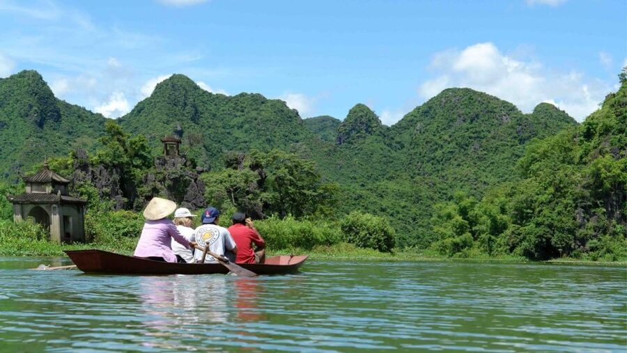Private Car/Bus Renting Hanoi - Ninh Binh - Halong - Sapa... - How the private guide and hotel pickup change the whole vibe