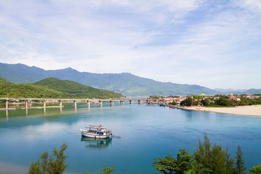 Private Car Hoi An to Hue Via Hai Van Pass, Lagoon & More - Driver Quality: Why It Makes the Day Feel Smooth