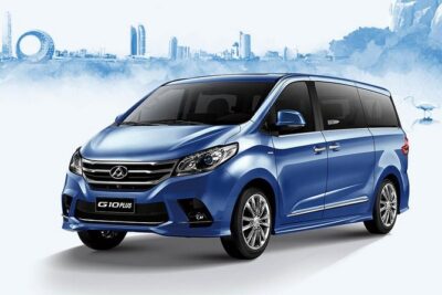 Private Car Service with Driver - Picking Half Day (4 Hours / 50 km) vs Full Day (8 Hours / 100 km)