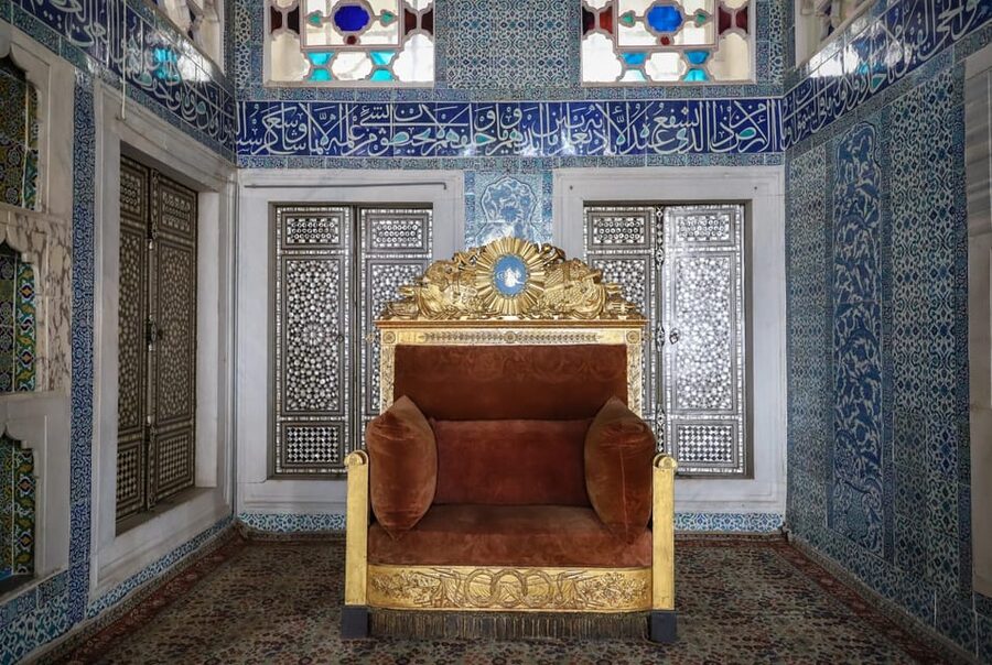 Private Car Tour of Istanbul Old City and Top 7 Attractions - How the Licensed Guide Changes the Experience