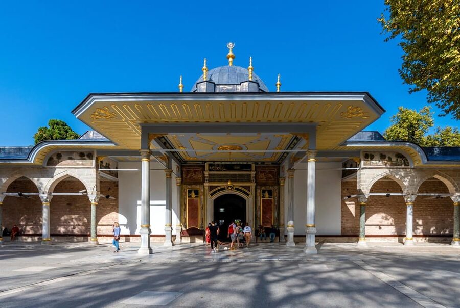 Private Car Tour of Istanbul Old City and Top 7 Attractions - The 3-Hour Plan: Sultanahmet Square, Hagia Sophia, Blue Mosque, and Quick Stops