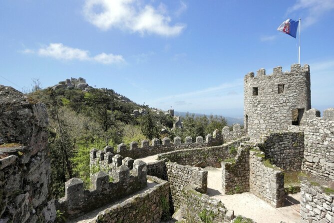 Private Car Tour to Pena Palace and National Park - Vale dos Lagos: quick lakeside photo time