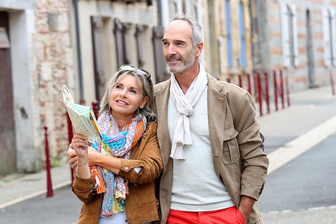 Private car transfer from Lisbon to Porto with 2h for sightseeing - Turning a travel day into a proper stopover in Óbidos